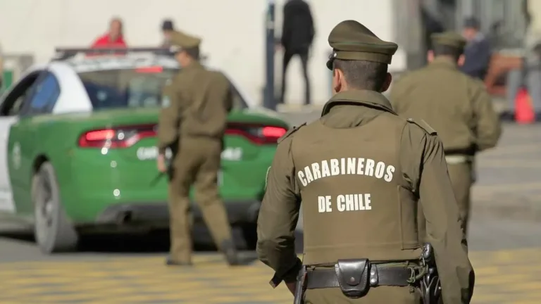 Encuesta Cadem revela aprobación histórica de Carabineros y fuerte apoyo a medidas de seguridad en La Araucanía y Biobío Encuesta Cadem revela aprobación histórica de Carabineros y fuerte apoyo a medidas de seguridad en La Araucanía y Biobío