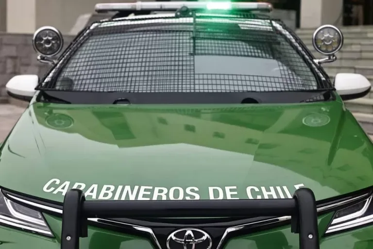 Riña de estudiantes en el Colegio INITEC de Curicó deja dos profesoras lesionadas y cuatro alumnos detenidos Riña de estudiantes en el Colegio INITEC de Curicó deja dos profesoras lesionadas y cuatro alumnos detenidos