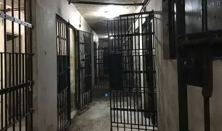 Juez otorga libertad por fianza de $2 millones a banda que mantenía drogas valoradas en $ 8.000 millones de pesos Juez otorga libertad por fianza de $2 millones a banda que mantenía drogas valoradas en $ 8.000 millones de pesos