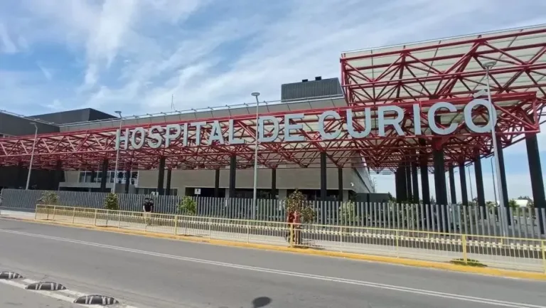 El director del Nuevo Hospital de Curicó reconoce la falta de climatización adecuada en el moderno edificio