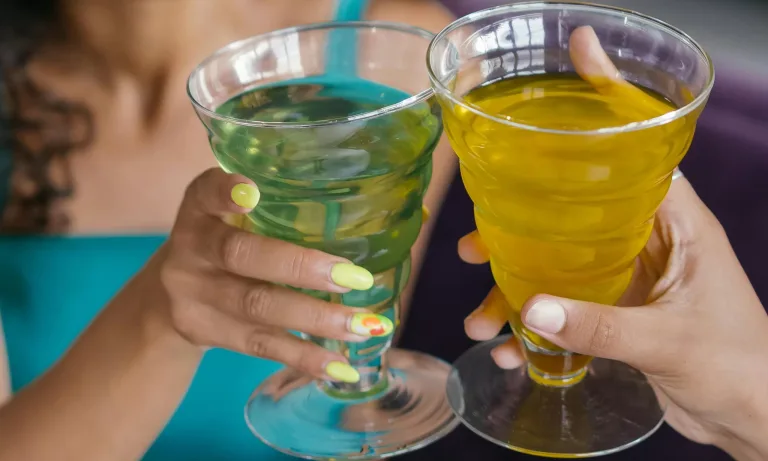 Desmitificando el consumo de bebidas isotónicas: ¿Son realmente necesarias para todos? Desmitificando el consumo de bebidas isotónicas: ¿Son realmente necesarias para todos?