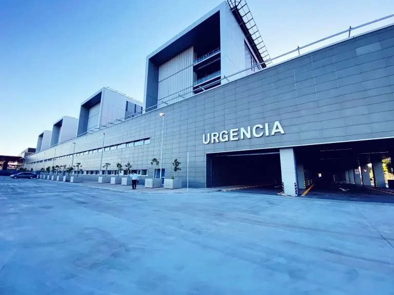 Médicos del servicio de urgencia del Hospital de Curicó denuncian tardanza en el pago de sus sueldos