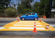 Aprueban proyecto para mejorar la seguridad vial en zonas escolares de 33 colegios de Curicó Personal Del Departamento De Transito De Curico Trabajan En La Demarcacion De Calles Frente A Los Establecimientos Educacionales
