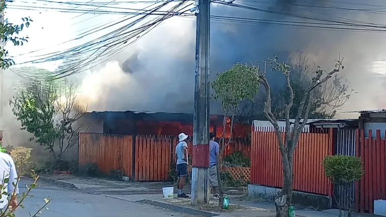 Dos viviendas resultaron destruidas por Incendio en sector urbano de Romeral