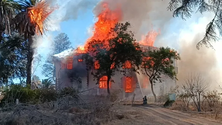Incendio devasta antigua casona del Ex Centro Español en Rancagua