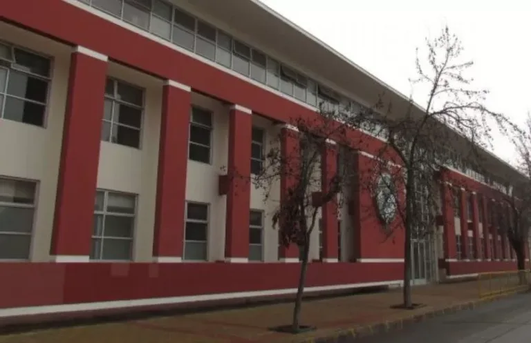 Apoderados del Colegio Santo Tomás denuncian violenta agresión a tres estudiantes dentro de las instalaciones del establecimiento