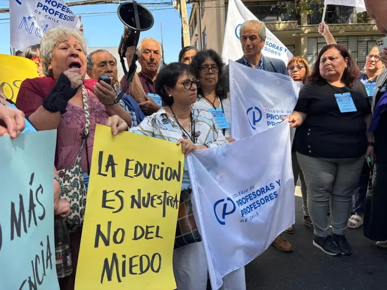 El Colegio de Profesores llamó a movilizaciones nacionales para el lunes 25 de marzo en apoyo al paro docente en Antofagasta El Colegio de Profesores llamó a movilizaciones nacionales para el lunes 25 de marzo en apoyo al paro docente en Antofagasta