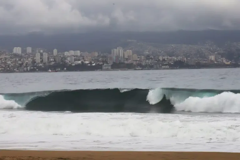 Centro Meteorológico Marítimo de Valparaíso emite aviso de marejadas desde Golfo de Penas hasta Arica Centro Meteorológico Marítimo de Valparaíso emite aviso de marejadas desde Golfo de Penas hasta Arica