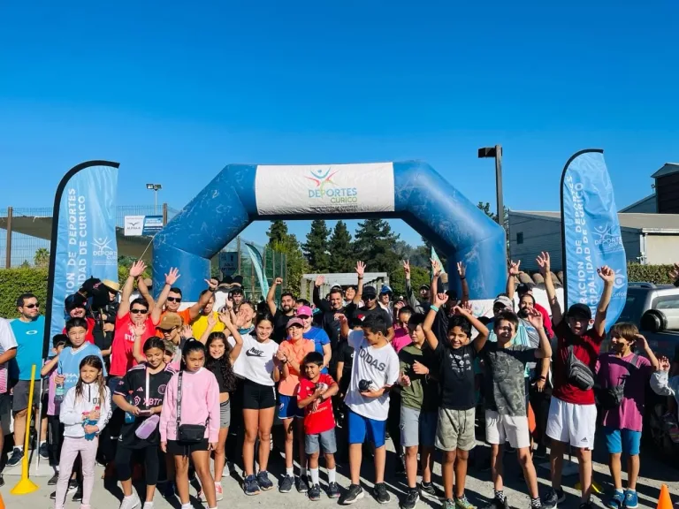 Jóvenes padres y apoderados participaron en la tradicional “Corrida Familiar del Colegio Vichuquén” de Curicó