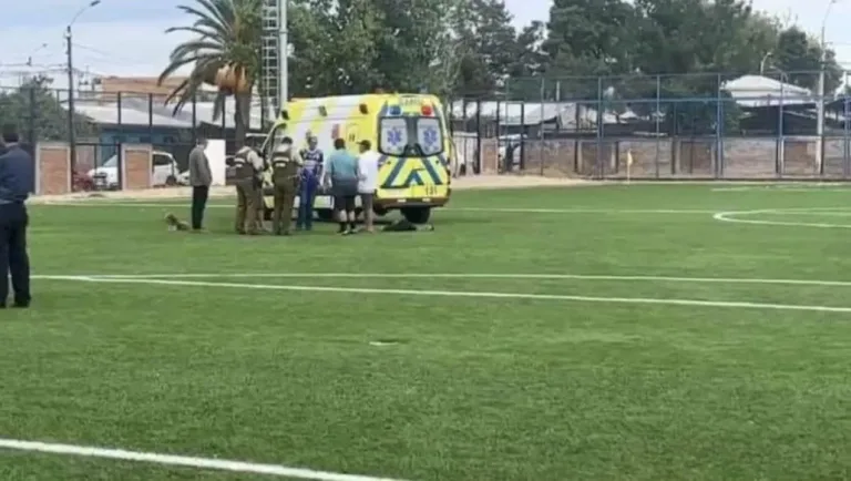 Jugador amateur fallece tras sufrir paro cardiorrespiratorio durante partido amistoso en Talca