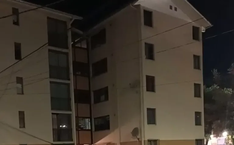 Trágico incidente en condominio de Talca: Joven fallece tras caída desde cuarto piso Trágico incidente en condominio de Talca: Joven fallece tras caída desde cuarto piso