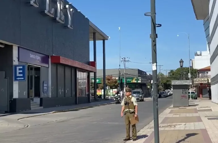 Denuncia por un supuesto objeto sospechoso movilizó al GOPE en la tienda Ripley de la capital regional del Maule Denuncia por un supuesto objeto sospechoso movilizó al GOPE en la tienda Ripley de la capital regional del Maule