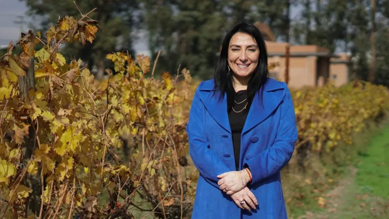 Gobernadora Cristina Bravo prioriza el apoyo de la comunidad frente a encuestas electorales en el Maule