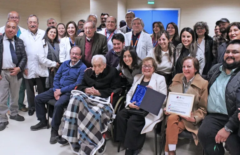 Hospital de Curicó celebró los 100 años de vida del Dr. Artemón Salgado Cancino