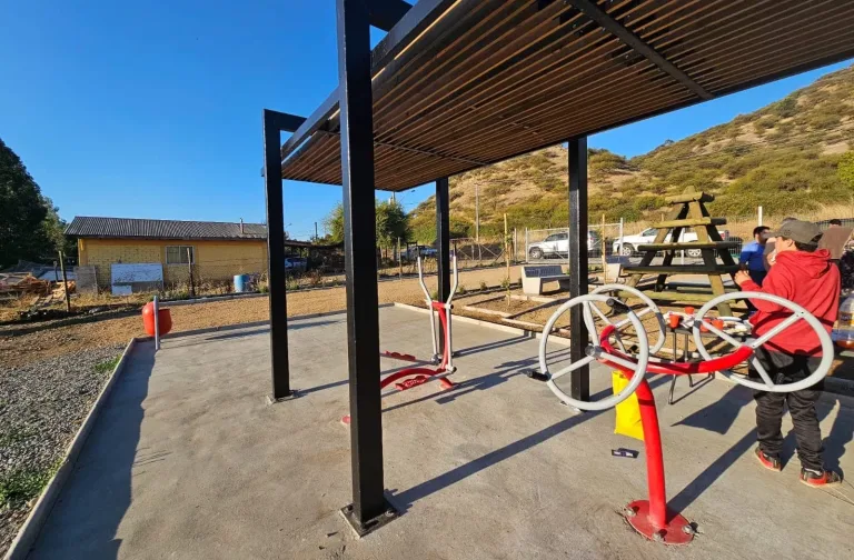 Inauguran nuevas plazoletas en Teno