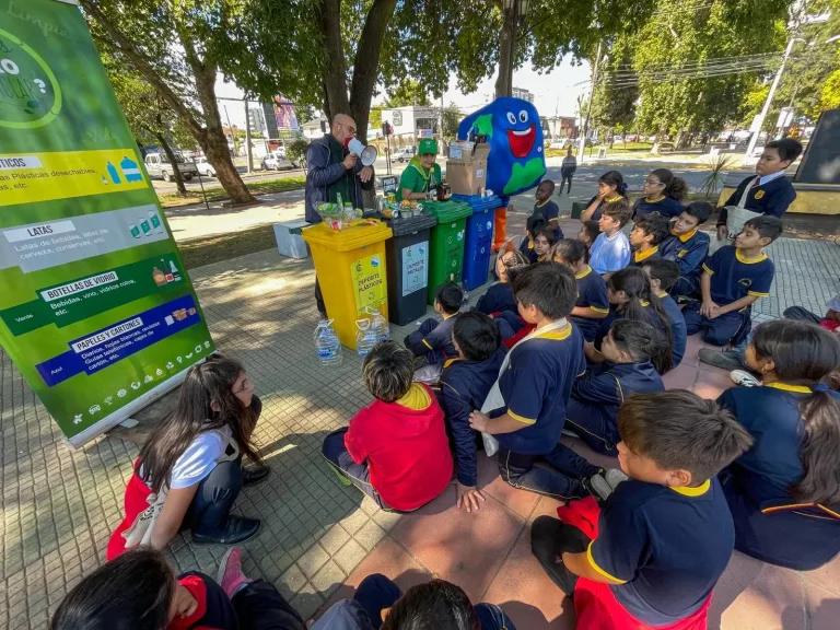 Más de 300 alumnos de la Escuela Cataluña participaron en una exitosa jornada educativa medioambiental en Curicó