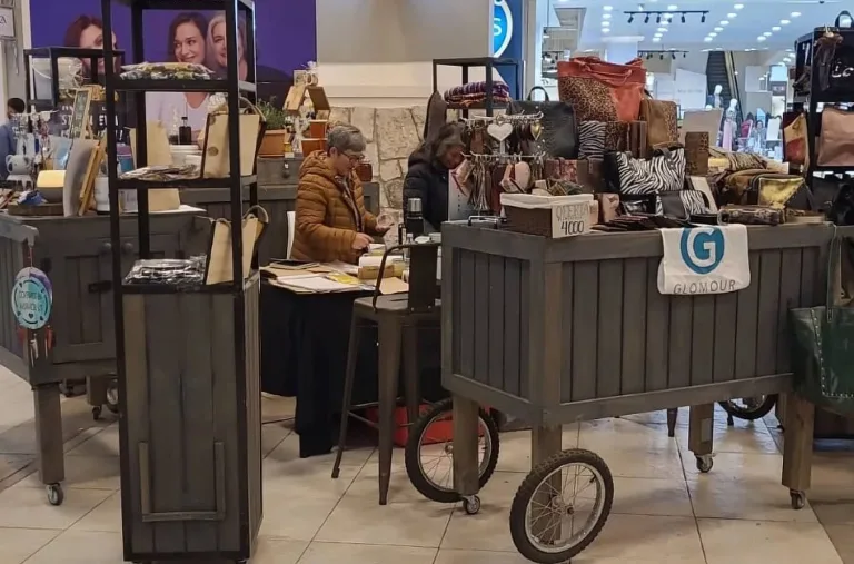 Emprendedoras curicanas exhibirán y venderán sus productos en Mall Curicó gracias a convenio con la Municipalidad Emprendedoras curicanas exhibirán y venderán sus productos en Mall Curicó gracias a convenio con la Municipalidad