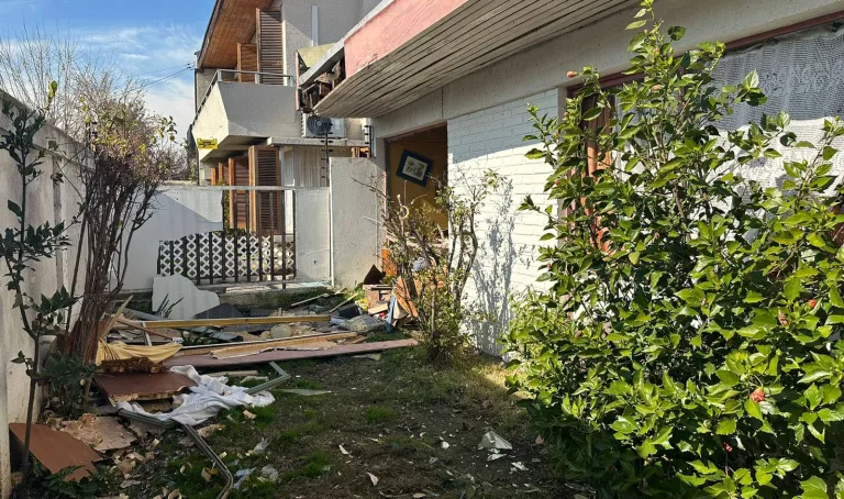 Explosión de gas en vivienda de Curicó deja una adulta mayor herida y causa daños significativos en propiedades vecinas Explosión de gas en vivienda de Curicó deja una adulta mayor herida y causa daños significativos en propiedades vecinas