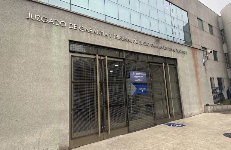 Condenan a cárcel a sujeto que abusó sexualmente de una adulta mayor postrada en Curicó Condenan a cárcel a sujeto que abusó sexualmente de una adulta mayor postrada en Curicó