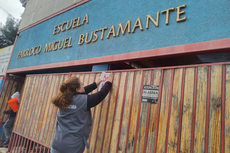 Por riesgos sanitarios, una escuela de San Vicente de Tagua Tagua quedó con prohibición de funcionamiento