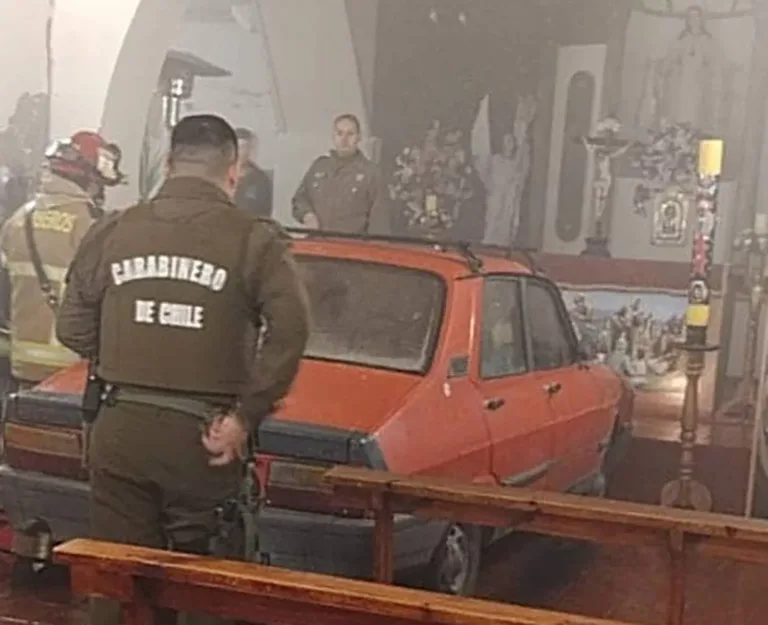 Hombre causó destrozos en iglesia de San Vicente de Tagua Tagua alegando recibir un llamado del Padre Pío Hombre causó destrozos en iglesia de San Vicente de Tagua Tagua alegando recibir un llamado del Padre Pío