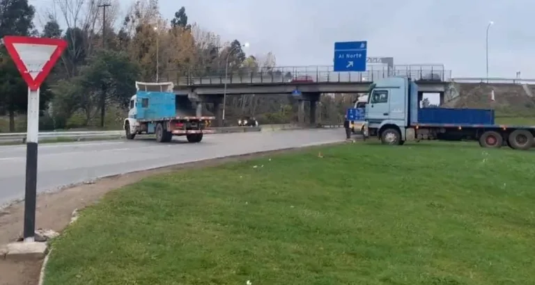 Delegado Presidencial Regional Humberto Aqueveque se refiere a la movilización de camioneros en la Región del Maule Delegado Presidencial Regional Humberto Aqueveque se refiere a la movilización de camioneros en la Región del Maule