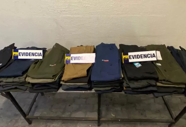 Detienen a sujeto que vendía ropa falsificada en Talca Detienen a sujeto que vendía ropa falsificada en Talca