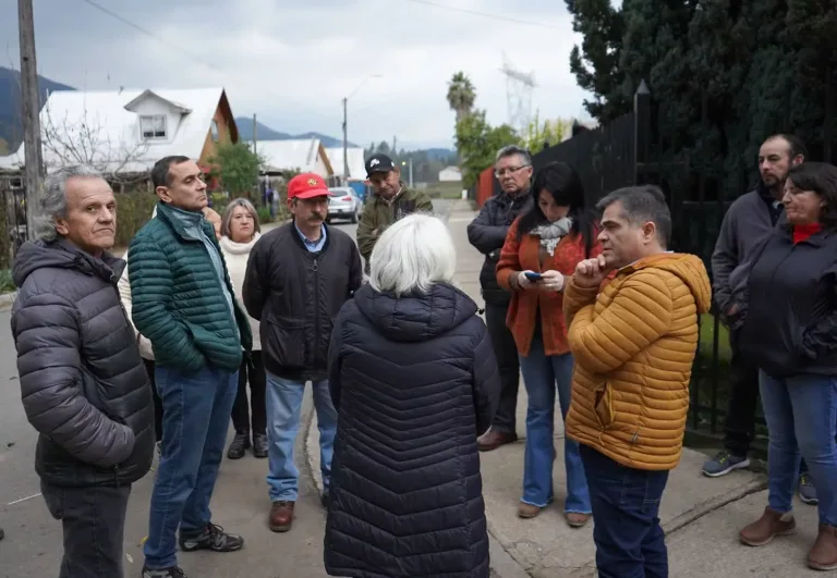 Autoridades y comunidad de Chequenlemu planifican mejoras de infraestructura ante temporada de invierno