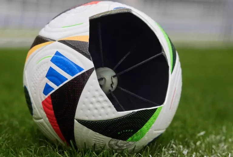 Tecnología de sensores en los balones de fútbol revoluciona los cobros arbitrales en la Eurocopa 2024