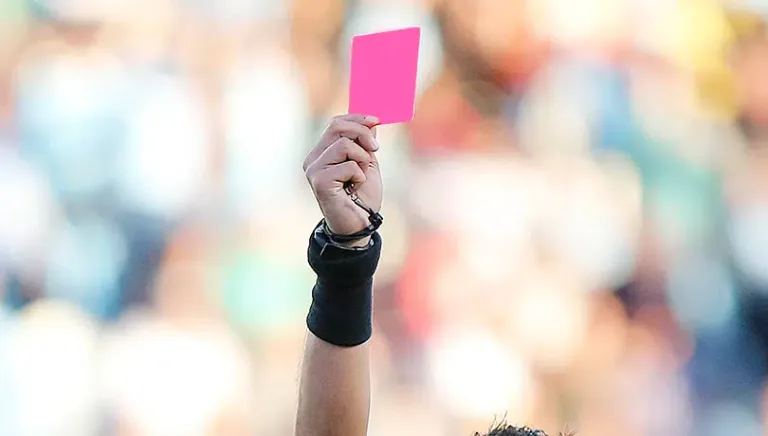 Tarjeta rosada hizo su debut profesional en la Copa América 2024 Tarjeta rosada hizo su debut profesional en la Copa América 2024