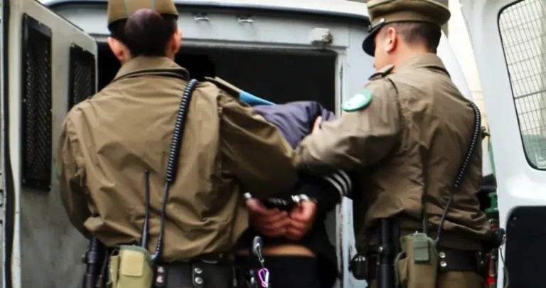 Cerca de 500 personas fueron detenidas a nivel nacional en megaoperativo de Carabineros Cerca de 500 personas fueron detenidas a nivel nacional en megaoperativo de Carabineros