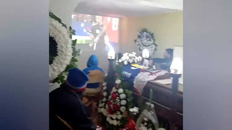 Un velorio se convierte en una inusual reunión para ver la Copa América 2024 (Video) Un velorio se convierte en una inusual reunión para ver la Copa América 2024 (Video)