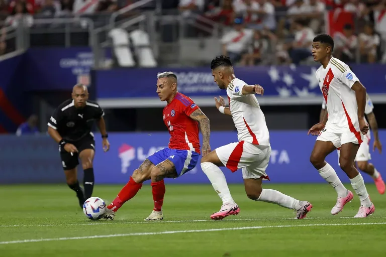 Chile empata sin goles frente a Perú en su debut en la Copa América 2024 Chile empata sin goles frente a Perú en su debut en la Copa América 2024