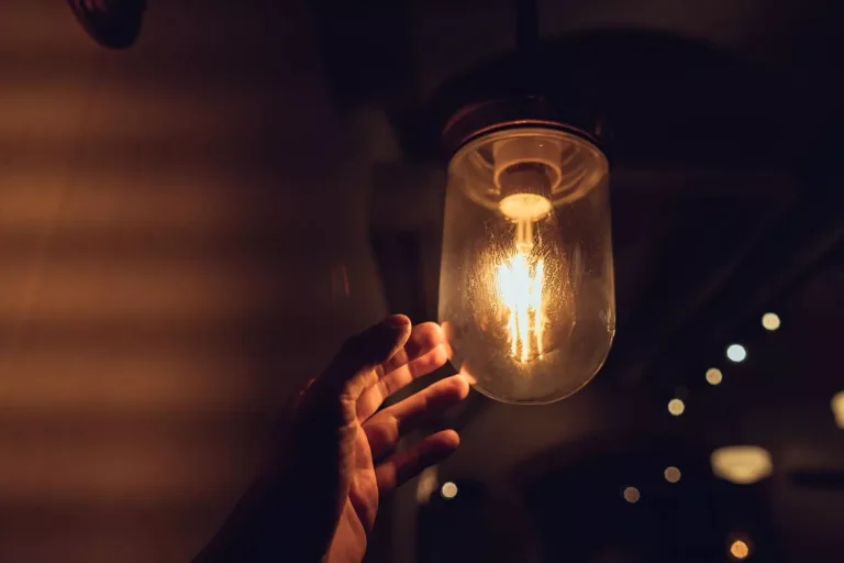 Amplios cortes de energía afectan a la región del Maule