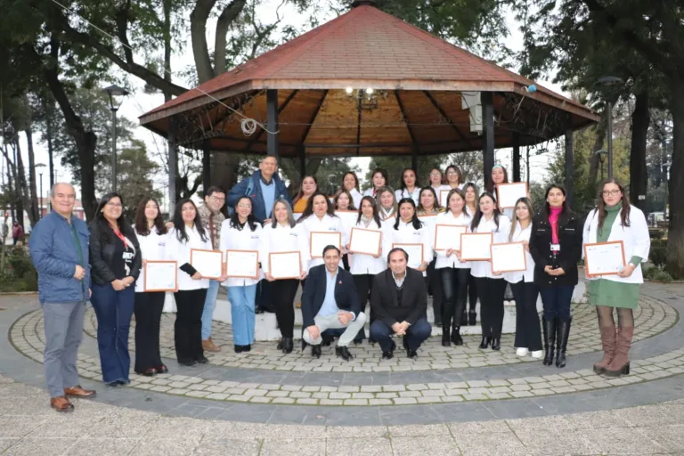 25 Mujeres de Romeral se Certificaron en Manicure y Pedicure