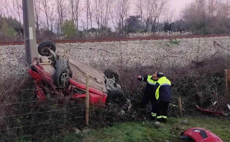 Grave accidente de tránsito en la Ruta 5 Sur cerca del Puente Lontué deja dos víctimas fatales y un herido
