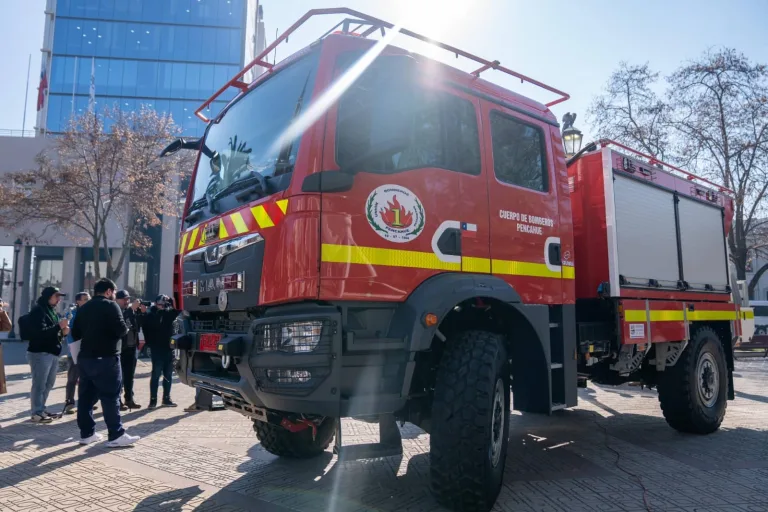 Bomberos de Licantén, San Rafael y Pencahue recibieron nuevos carros bomba gracias al apoyo del Gobierno Regional