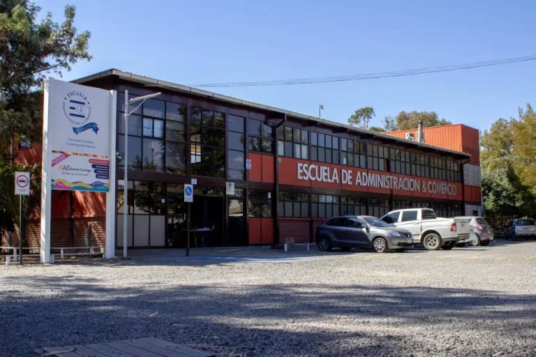 Diputado Hugo Rey logra importante aumento de potencia eléctrica del Colegio Administración y Comercio de Sarmiento