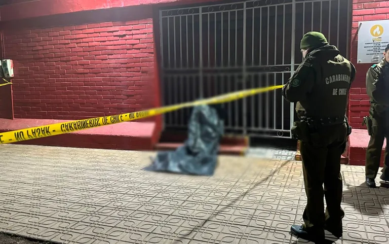 Hombre en situación de calle fue encontrado sin vida en las puertas de una iglesia en Curicó