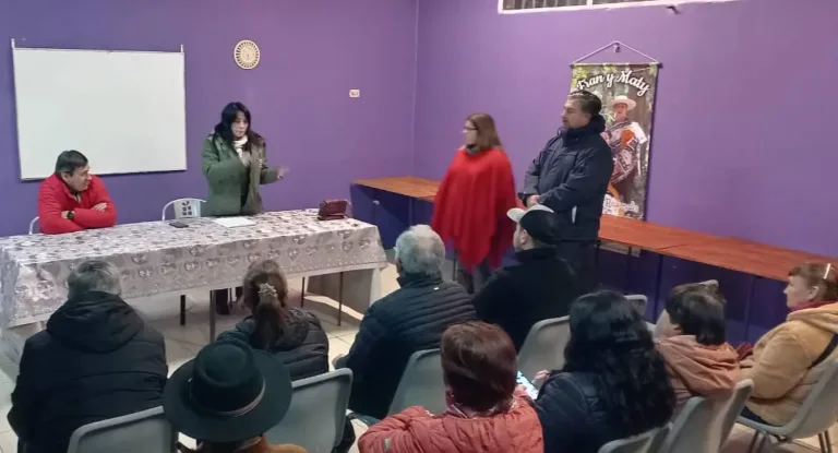 Juntas de Vecinos Centro Poniente de Curicó presentan inquietudes a la Gobernadora Cristina Bravo