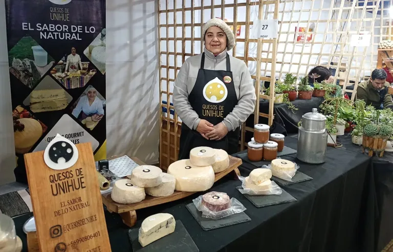 Más de 165 emprendedores locales brillan en la tradicional Feria Gastronómica de Cazuelas y Caldillos en Curicó