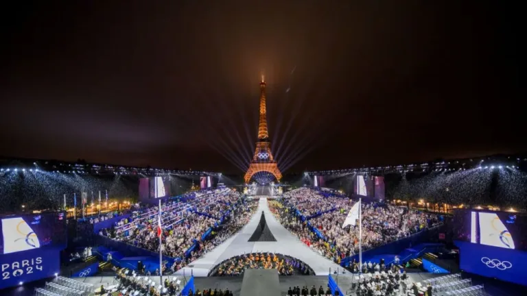 París deslumbra al mundo con una ceremonia de inauguración histórica para los Juegos Olímpicos de 2024