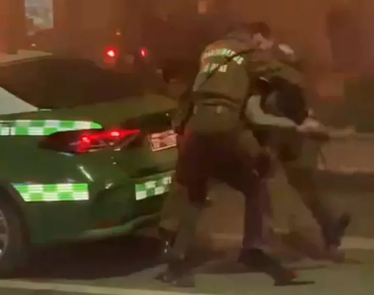 Desde Todos los Ángulos: Transeúntes graban persecución policial que concluye con detención en Limache Desde Todos los Ángulos: Transeúntes graban persecución policial que concluye con detención en Limache
