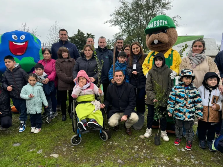 Villa El Manzano celebró el Día Mundial del Árbol con la plantación de especies nativas en Curicó