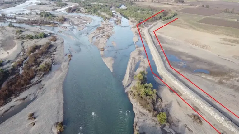 Alerta en Rauco por construcción de defensa fluvial en el Río Mataquito que aumenta el riesgo de desborde (Video)