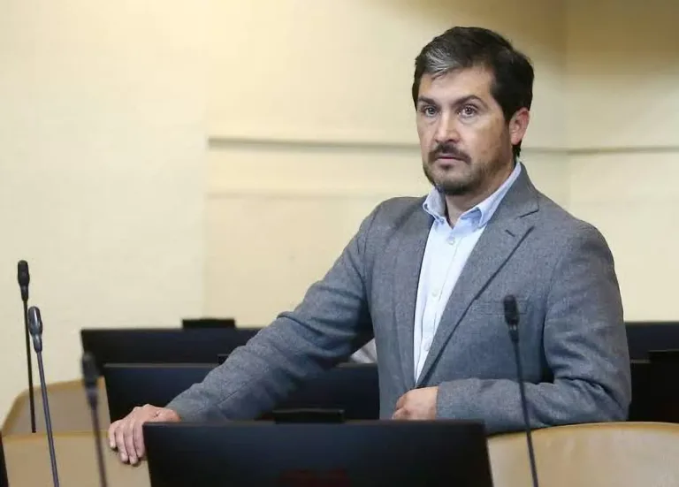El Diputado Hugo Rey se refiere a la comisión investigadora encargada de revisar las terapias hormonales que podrían administrarse a menores de 10 años El Diputado Hugo Rey se refiere a la comisión investigadora encargada de revisar las terapias hormonales que podrían administrarse a menores de 10 años