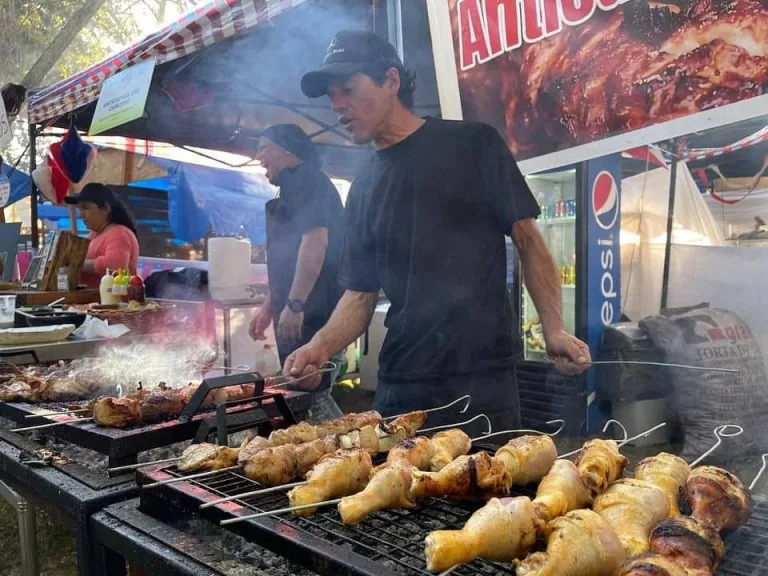 Municipalidad de Curicó publicó las bases para la venta de productos de gastronomía y artesanía en la Fiesta de la Chilenidad 2024