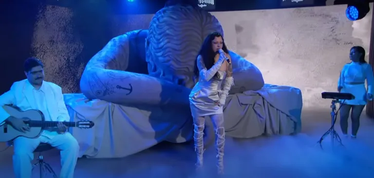 Mon Laferte brilla en el programa «Jimmy Kimmel Live!» interpretando su sencillo «Tenochtitlan» (Video)