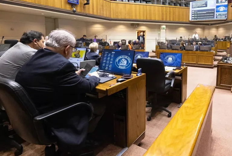 El Senado rechaza el informe sobre la extensión de la votación a dos días para Elecciones Regionales y Municipales El Senado rechaza el informe sobre la extensión de la votación a dos días para Elecciones Regionales y Municipales