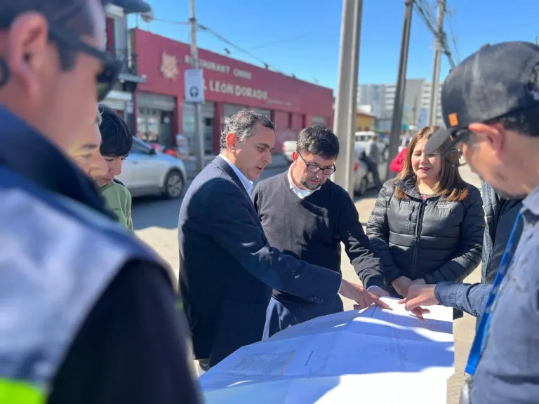 Anuncian nuevos proyectos de reposición de veredas en Curicó